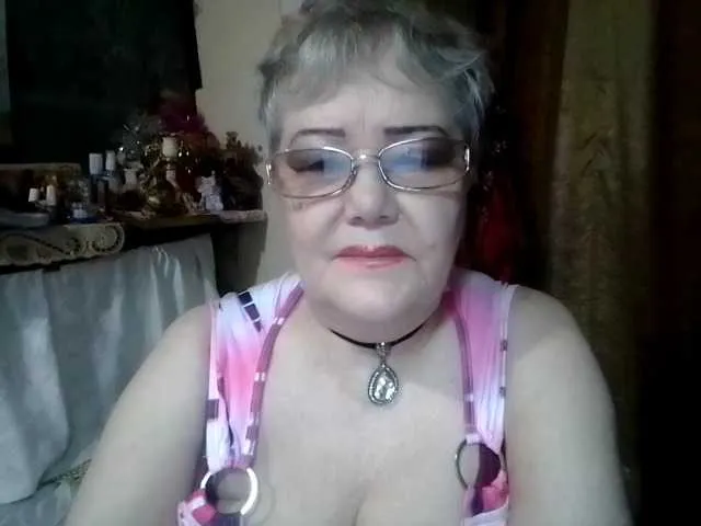 MiraLocks – webcam model profile photo Image 3