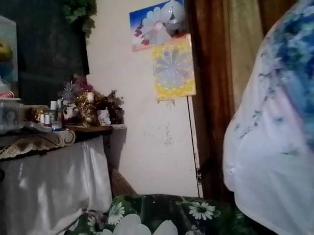 MiraLocks – webcam model profile photo Image 9