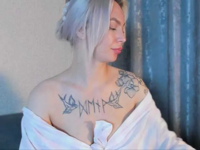 BQueen223 – webcam model profile photo Image 8