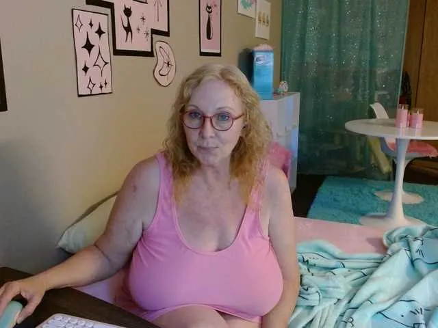 RoxanneMils – webcam model profile photo Image 17
