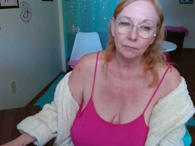 RoxanneMils – webcam model profile photo Image 4