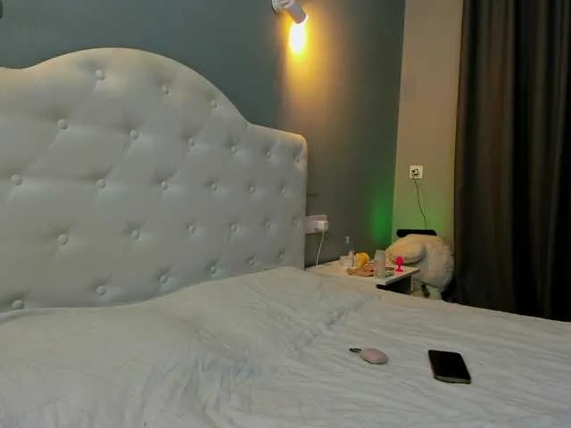 Amylewiss – webcam model profile photo Image 7