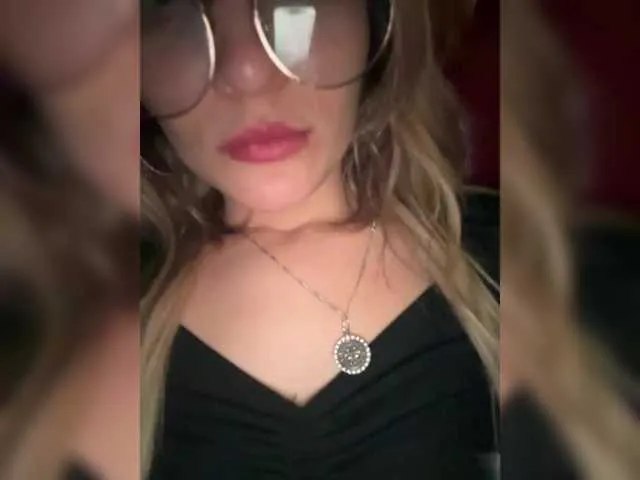 Lunaluxseri – webcam model profile photo