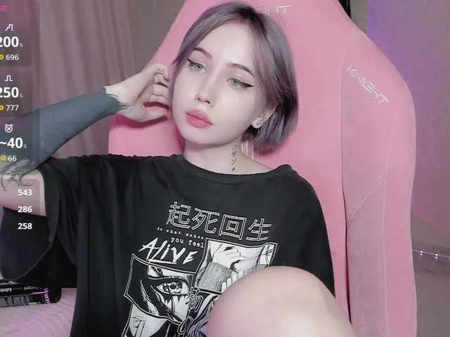 Curlyierr – webcam model profile photo Image 11