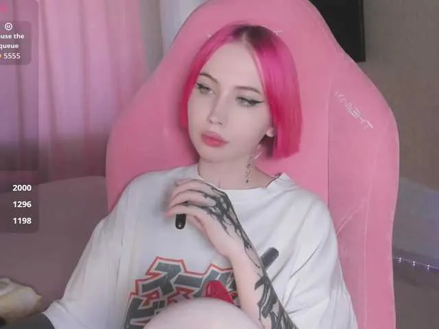 Curlyierr – webcam model profile photo Image 13