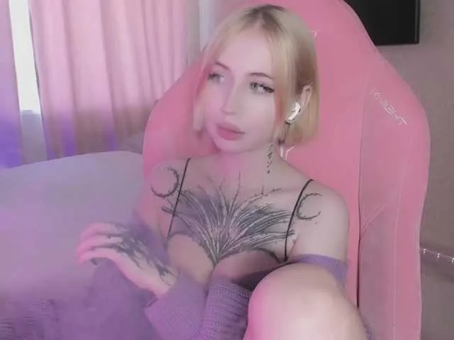 Curlyierr – webcam model profile photo Image 7