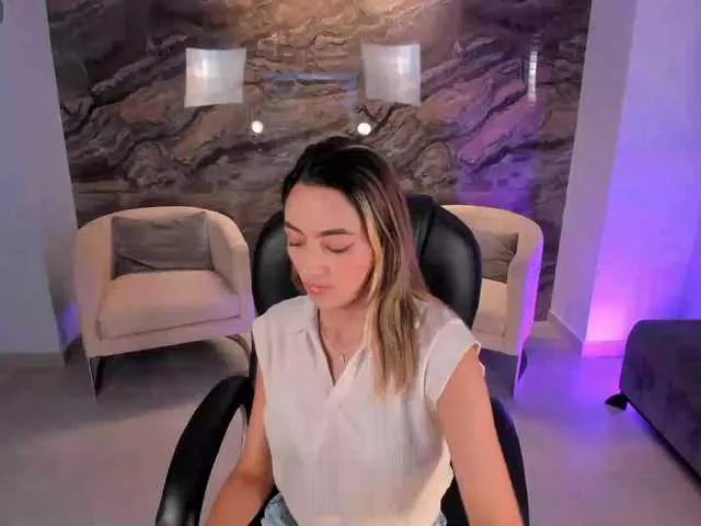 Aisi-20 – webcam model profile photo Image 15