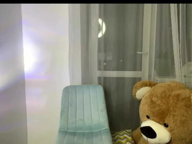 FitnessBunny – webcam model profile photo Image 5