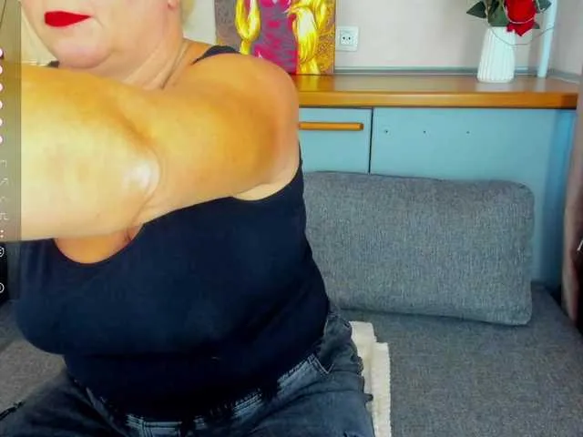LouiseTswing – webcam model profile photo Image 15
