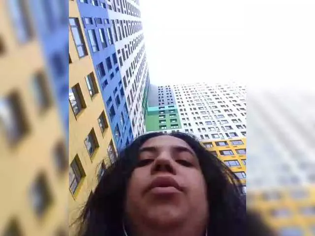 MiraDelynn – webcam model profile photo Image 3