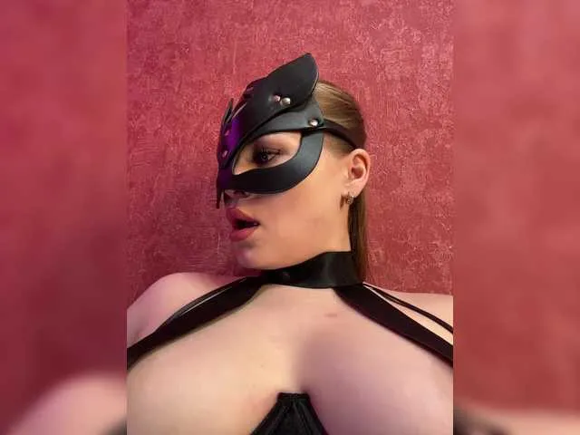 KiaraRouge – webcam model profile photo Image 6