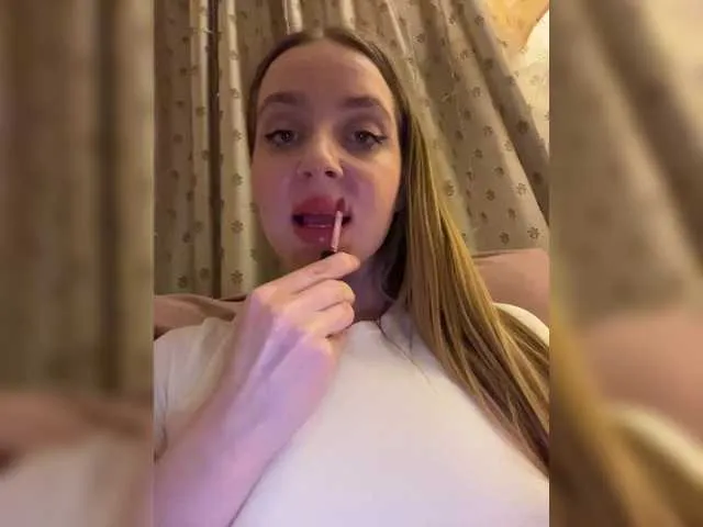 Live with EmaMillers on FliCam Image 5