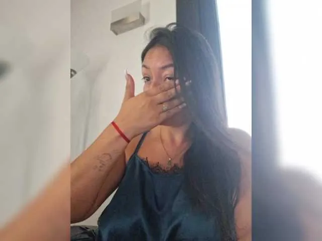 JulieRoyal – webcam model profile photo Image 4
