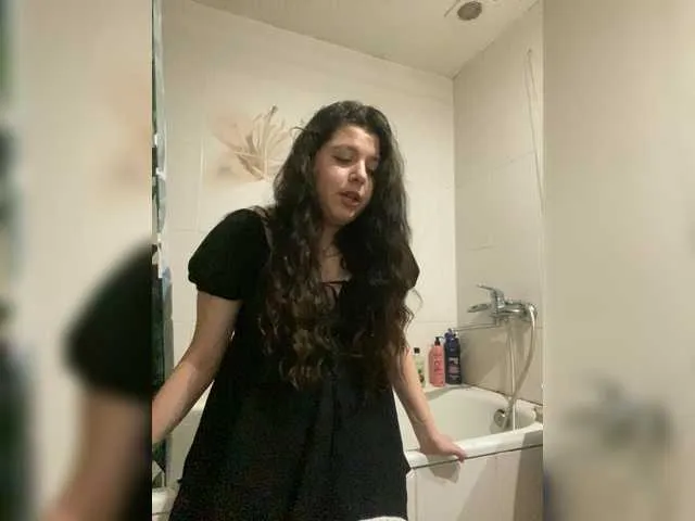 PaulinaSwift – webcam model profile photo Image 9