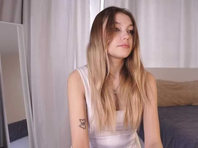 FitnessBunny – webcam model profile photo Image 16