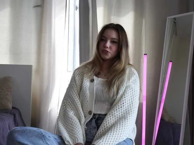 FitnessBunny – webcam model profile photo Image 2