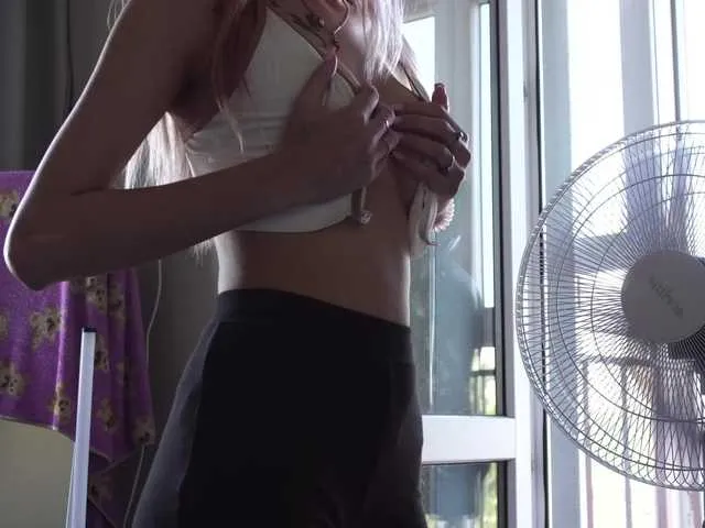 FitnessBunny – webcam model profile photo Image 5