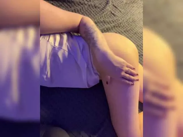 BellaRoux21 – webcam model profile photo Image 2