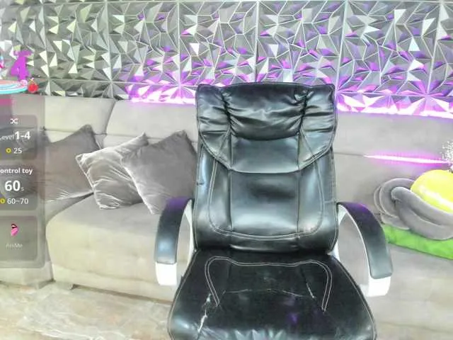 FitnessBunny – webcam model profile photo Image 7