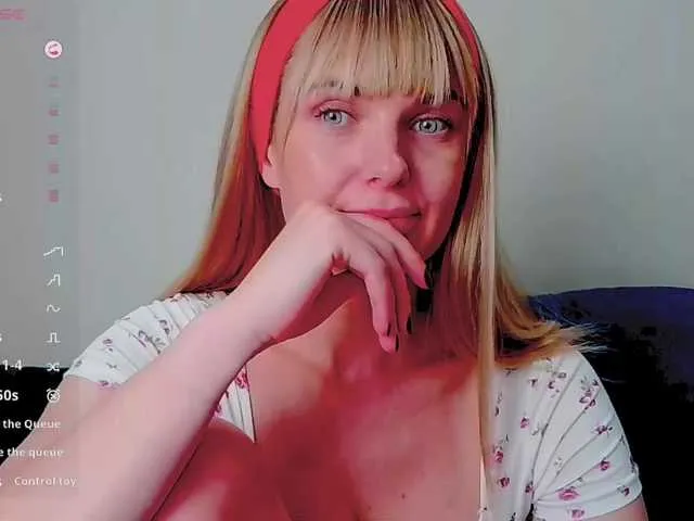 SandiSquirts – webcam model profile photo Image 3