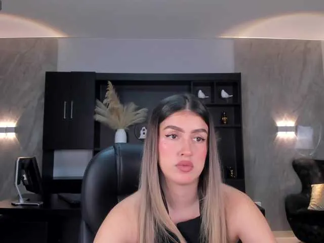 Live with hrnxyygirl on FliCam Image 9