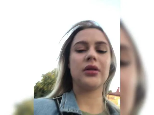 Live with DaphneWayne on FliCam Image 2