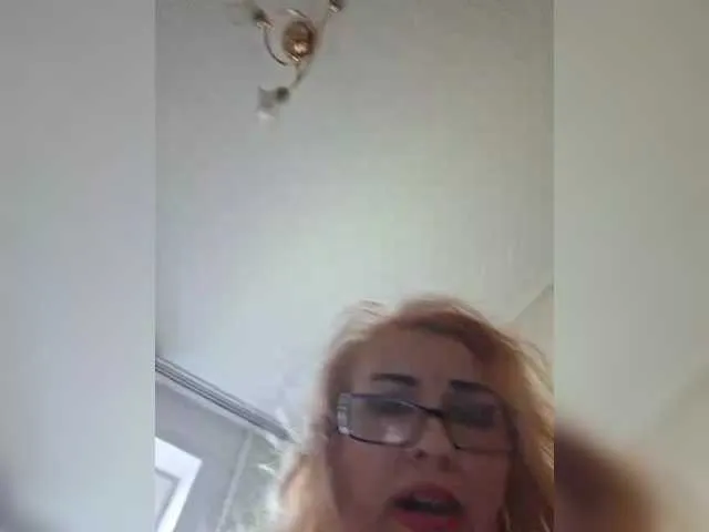 NaughtyLittleLouise – webcam model profile photo Image 11