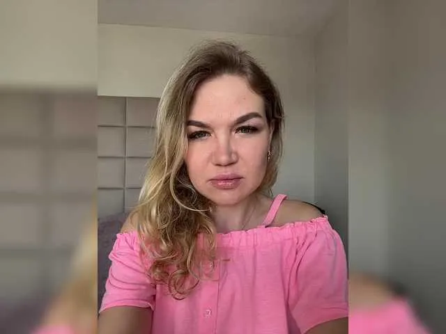 FitnessBunny – webcam model profile photo Image 11