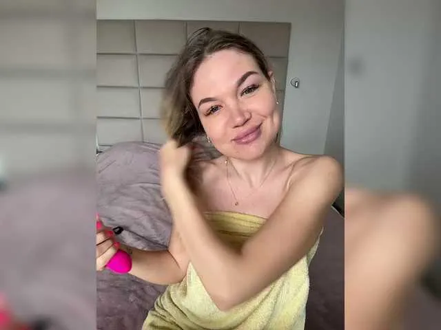 FitnessBunny – webcam model profile photo Image 12