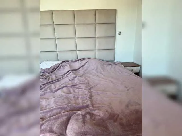 FitnessBunny – webcam model profile photo Image 13