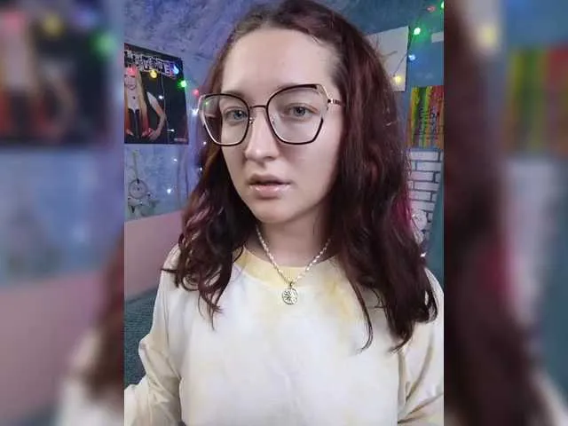 GlamNova – webcam model profile photo Image 12