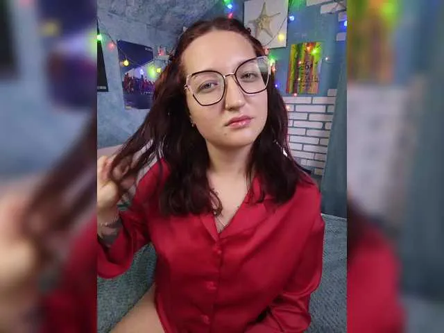 GlamNova – webcam model profile photo Image 4