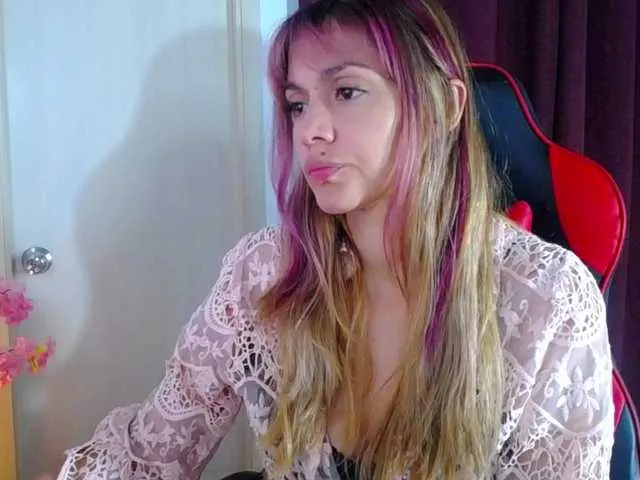 SandiSquirts – webcam model profile photo Image 10