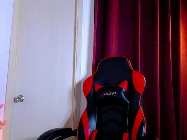 SandiSquirts – webcam model profile photo Image 13