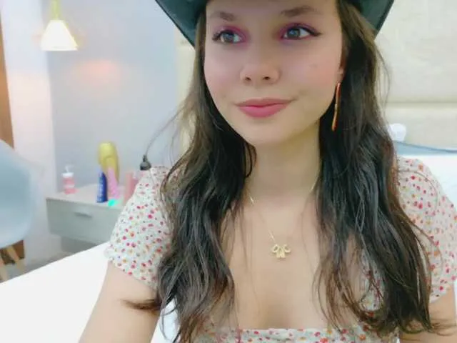 Live with chicachocolate01 on FliCam Image 17