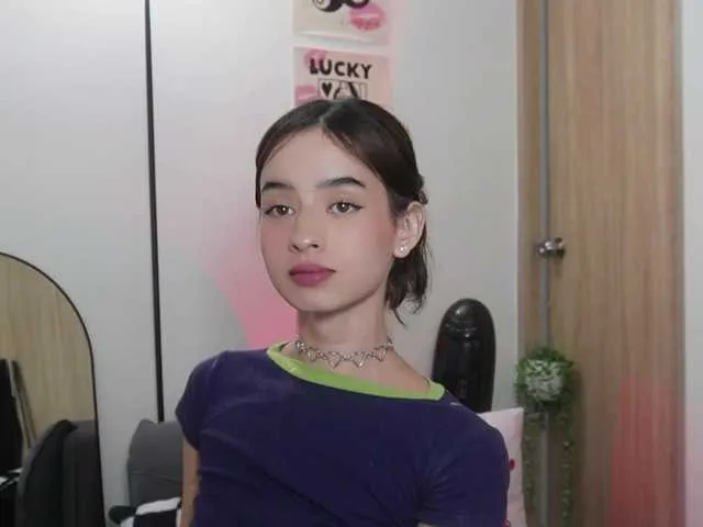 SandiSquirts – webcam model profile photo Image 11