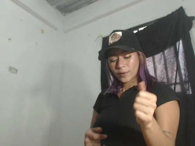 NaughtyNinnaXXX – webcam model profile photo Image 3