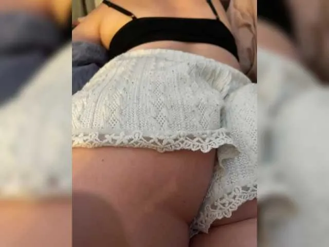 KiraHill – webcam model profile photo Image 17