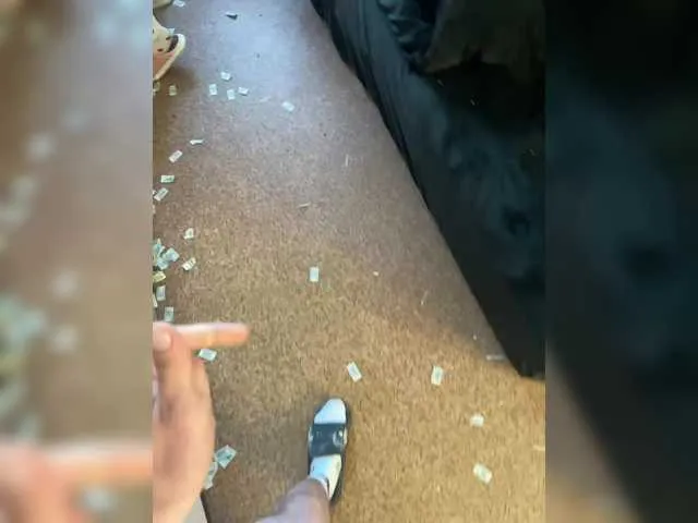 KiraHill – webcam model profile photo Image 3