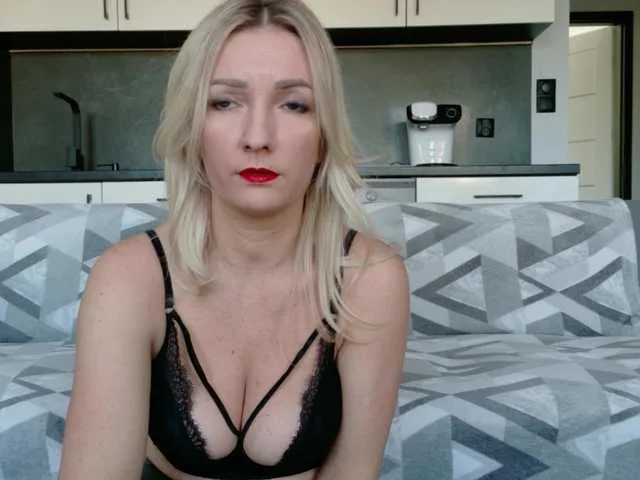 Live with NathalyBloom on FliCam Image 13