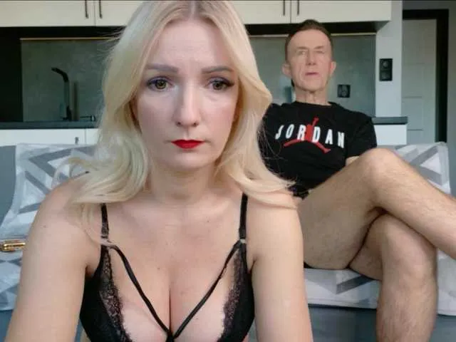 Live with NathalyBloom on FliCam Image 6