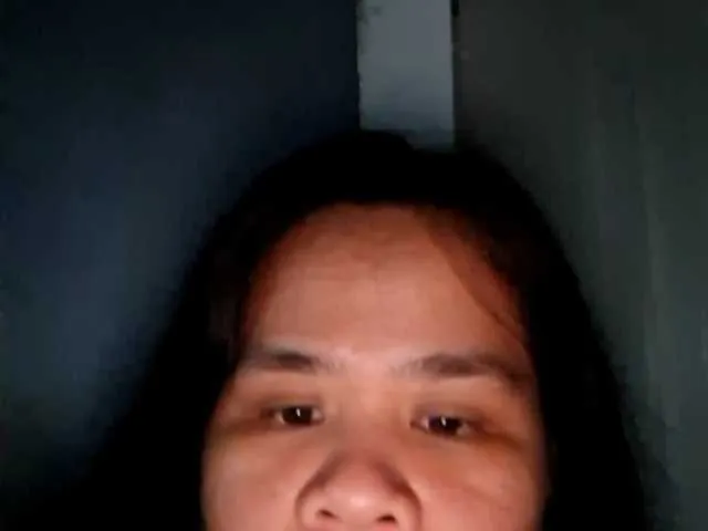 RoxanneMils – webcam model profile photo Image 5