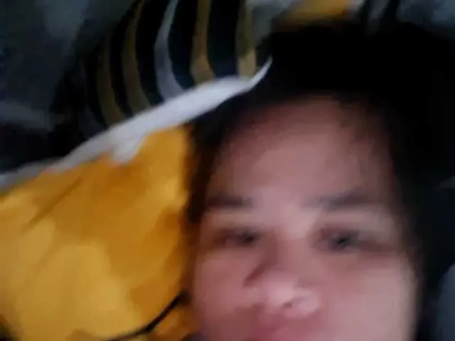 RoxanneMils – webcam model profile photo Image 6