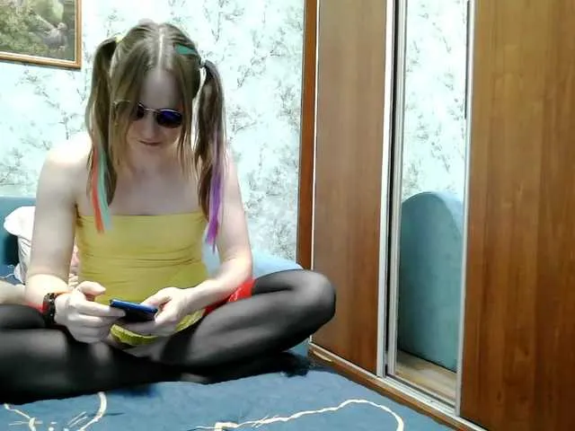 DenLina – webcam model profile photo Image 12