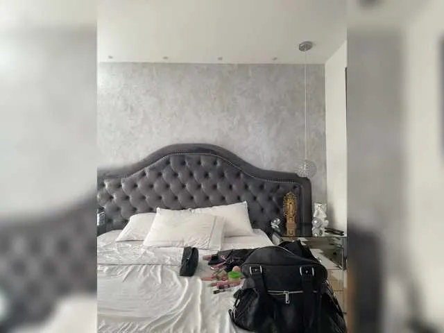 SandiSquirts – webcam model profile photo Image 11