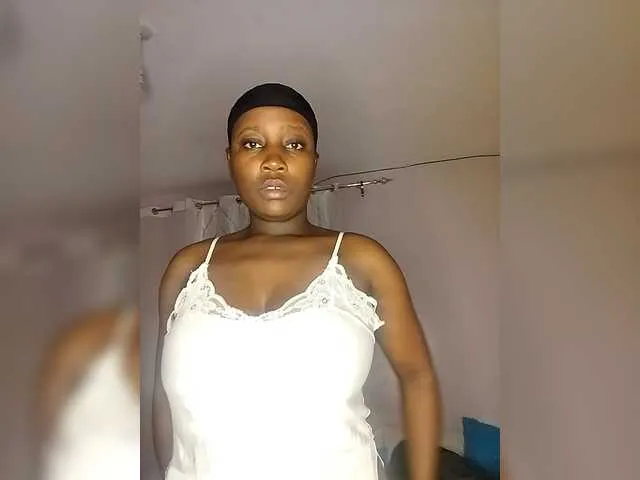 EllaMae – webcam model profile photo Image 3