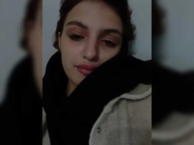 KarlaBr – webcam model profile photo Image 13