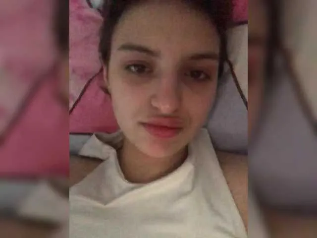 KarlaBr – webcam model profile photo Image 19