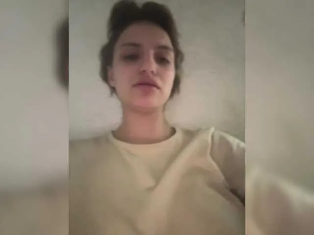 KarlaBr – webcam model profile photo Image 6