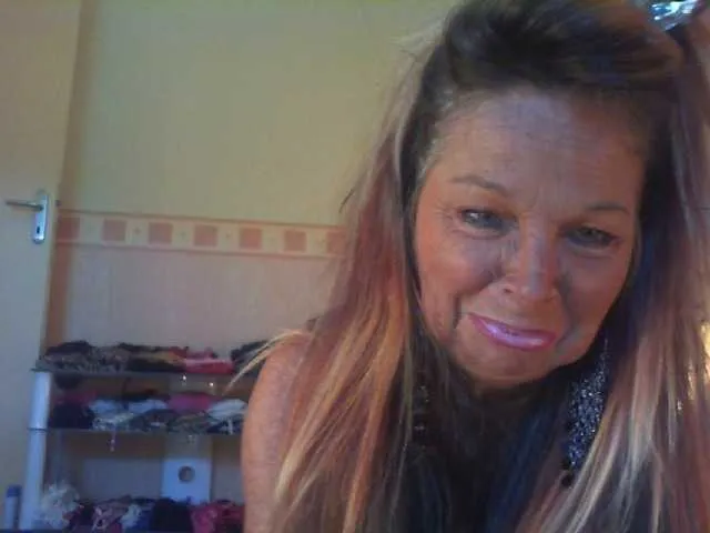 AnaCollin – webcam model profile photo Image 4